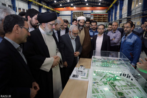 بازدید تولیت آستان قدس رضوی از پژوهشکده «هوا خورشید» دانشگاه فردوسی مشهد