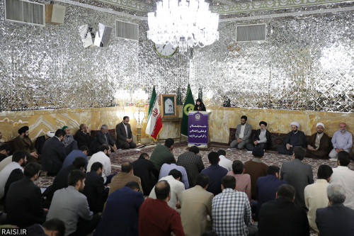 دیدار و گفتگوی جمعی از فعالان فرهنگی و اجتماعی مشهد مقدس با حجت‌الاسلام رئیسی