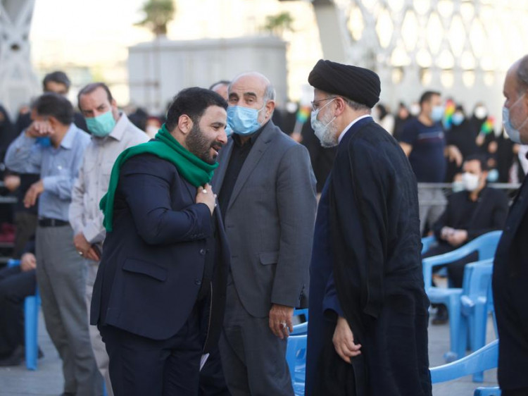 رئیسی در جمع عزاداران صادق آل محمد(ص) در میدان امام حسین(ع) حضور یافت