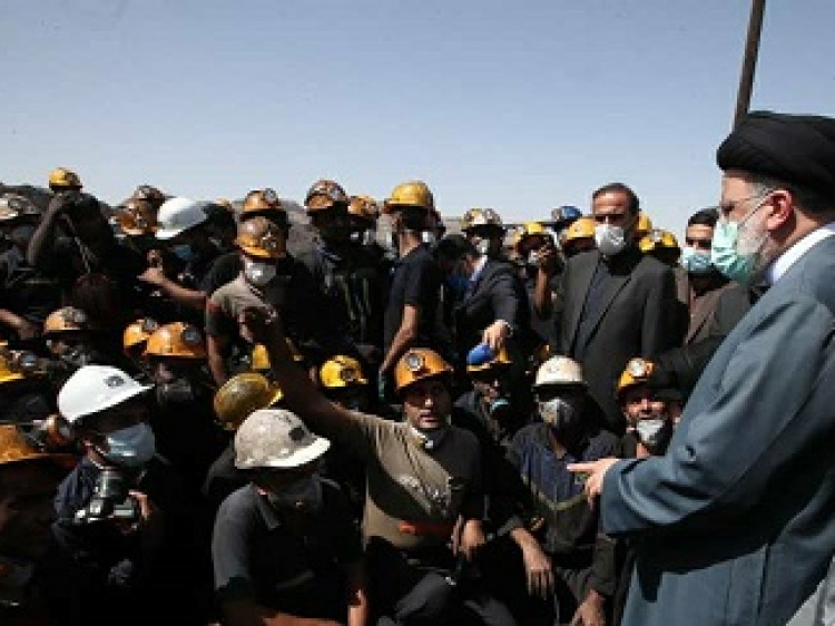 بازدید آیت الله رئیسی از معدن زغال سنگ پروده طبس