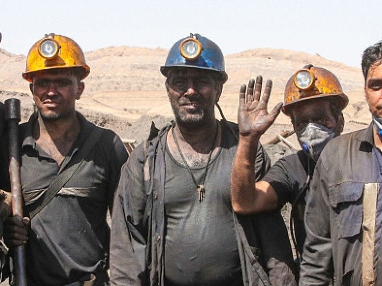تصاویر بازدید آیت الله رئیسی از معدن زغال سنگ پروده طبس