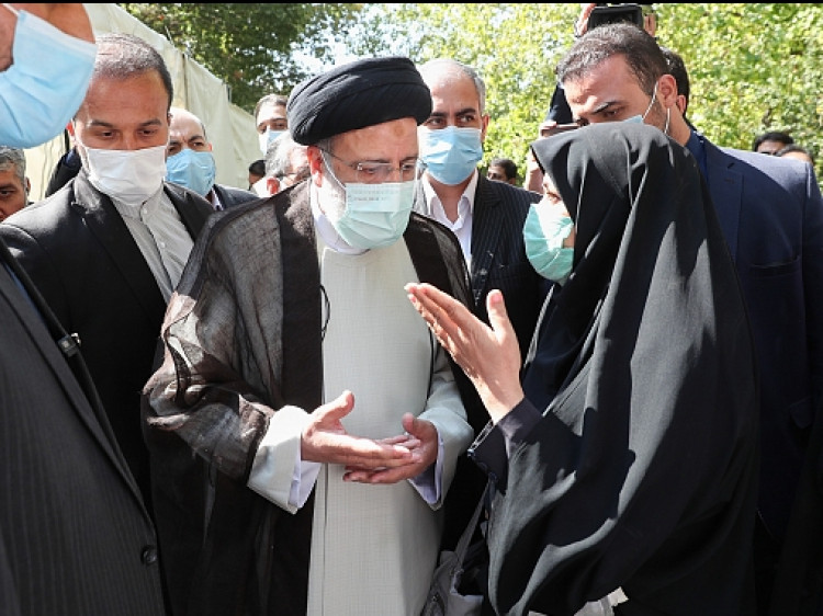تصاویرحضور رییس جمهور در جمع دانشجویان و اساتید در مسجد دانشگاه تهران