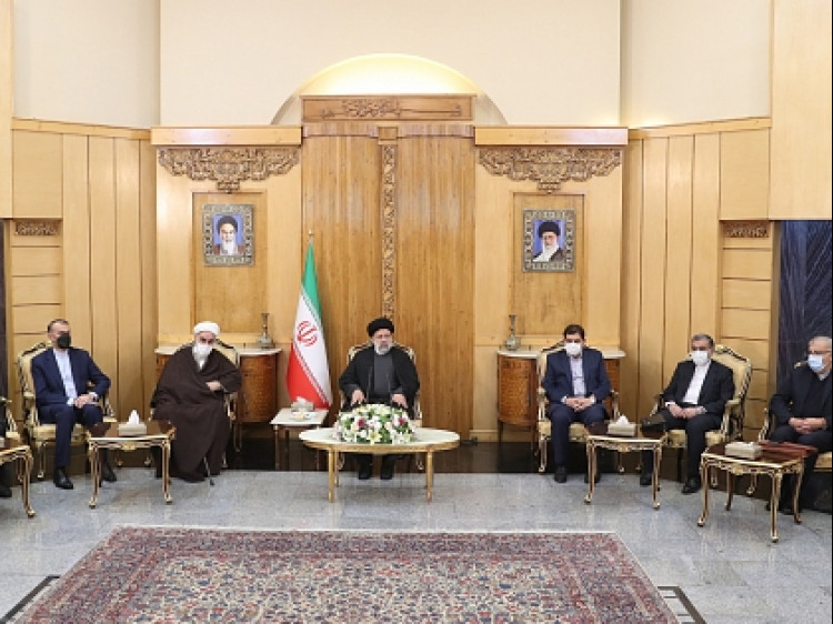 فیلم عزیمت آیت الله رئیسی به ترکمنستان به منظور شرکت در اجلاس سران سازمان همکاری‌های اقتصادی (اکو)