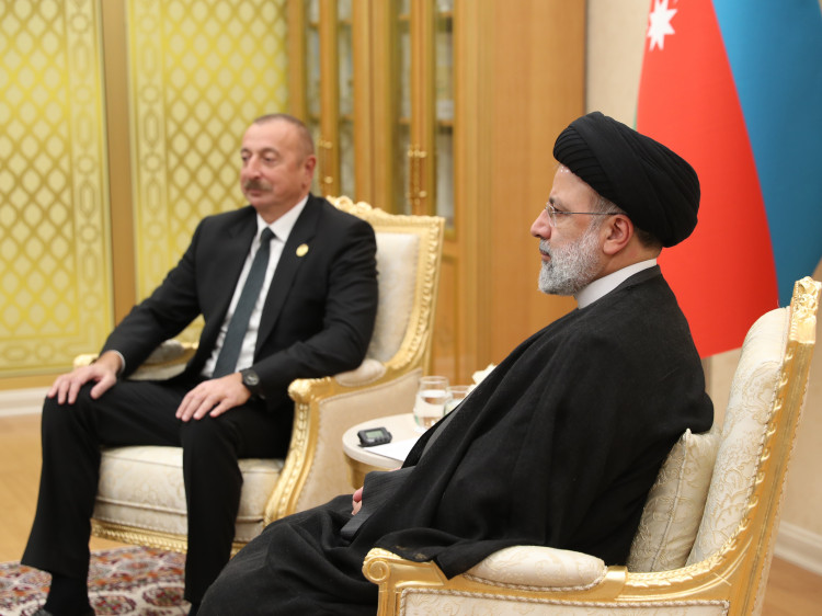 فیلم دیدار رییس جمهور جمهوری آذربایجان با آیت الله رئیسی
