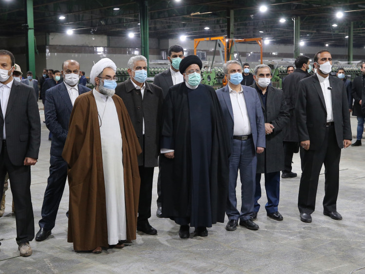 بازدید آیت‌الله رئیسی از شرکت صنایع پوشش ایران