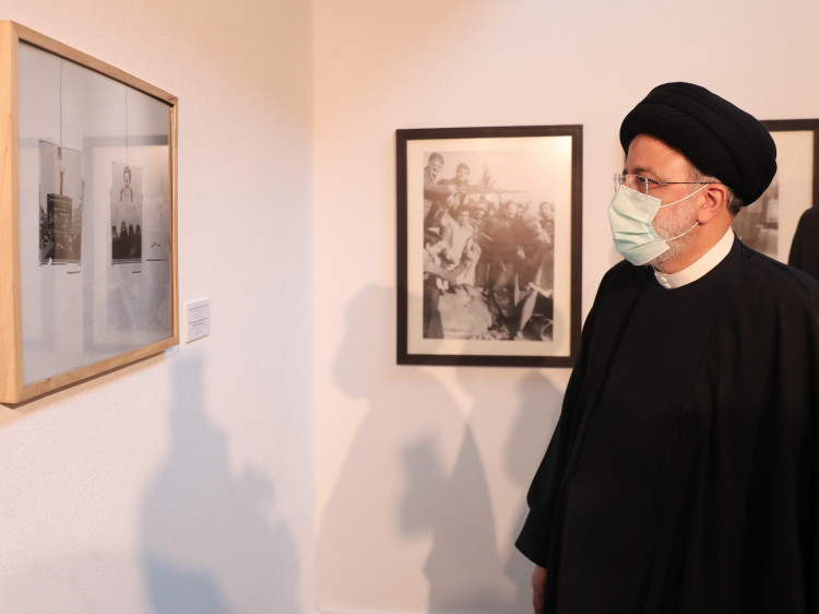 تصاویر بازدید رئیس جمهور از نمایشگاه « آینه در آینه »