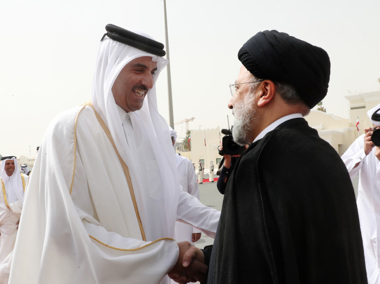 تصاویر ورود رئیس جمهور به دوحه