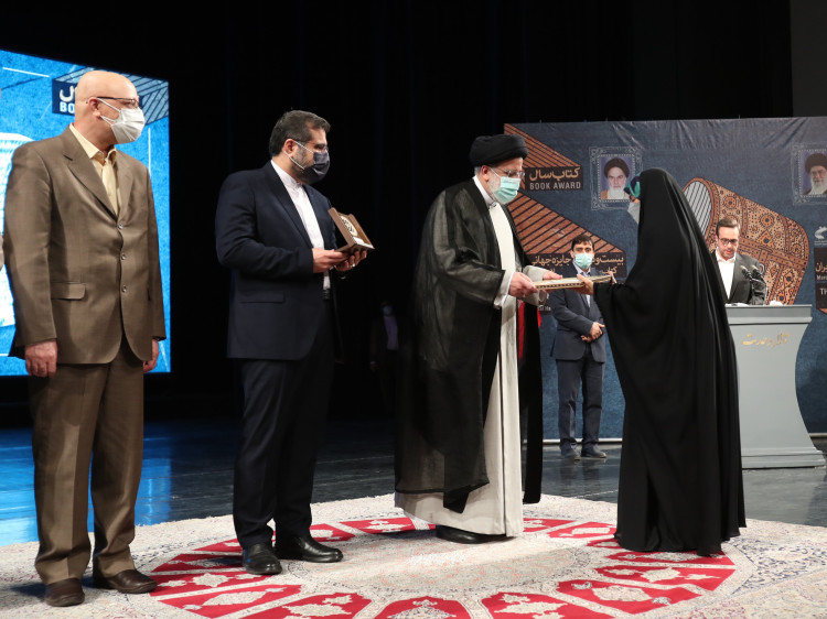 قدردانی از برگزیدگان جایزه کتاب سال جمهوری اسلامی و جایزه جهانی کتاب سال