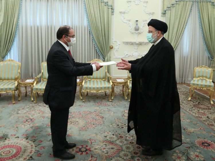 تصاویر دریافت استوارنامه سفیر جدید « ارمنستان »