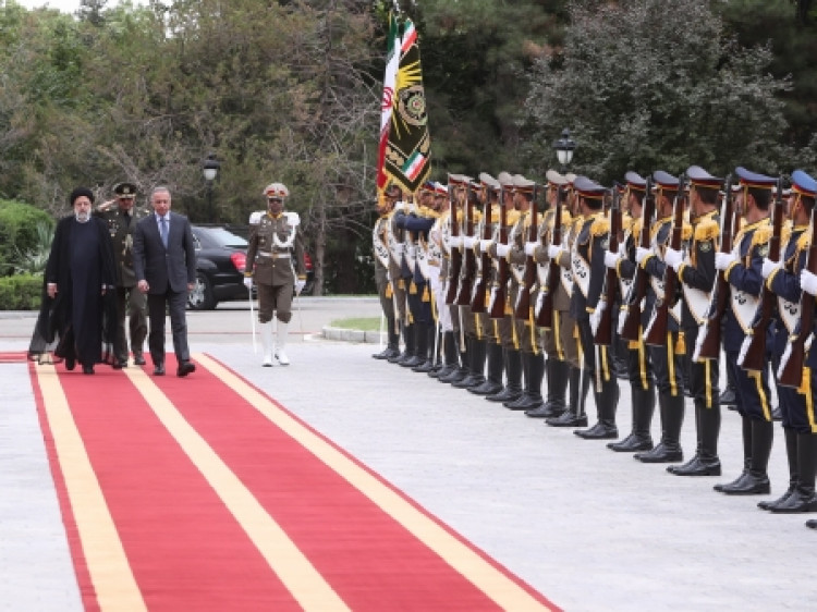 مراسم استقبال رسمی آیت‌الله رئیسی از نخست وزیر عراق برگزار شد