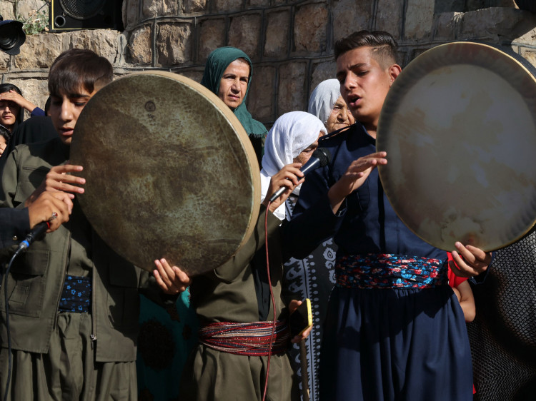 تصاویر بازدید دکتر رئیسی از روستای قلعه جی کردستان