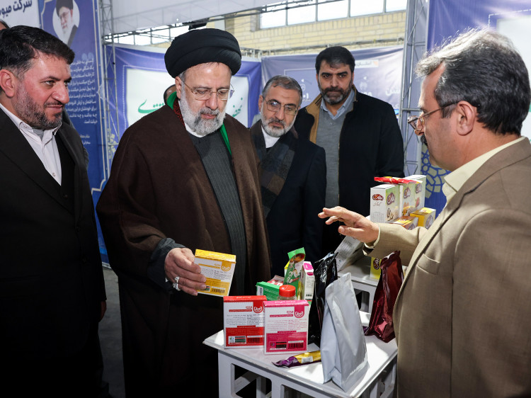 تصاویر بازدید از نمایشگاه احیاگران ۷۶ واحد صنعتی استان یزد