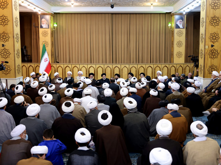 تصاویر نشست با جمعی از علما و روحانیون در حرم عبدالعظیم حسنی