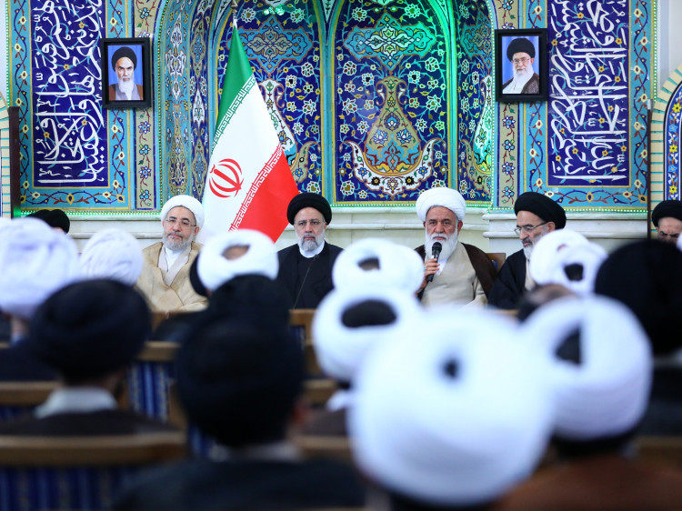 تصاویر نشست رمضانی با جمعی از علما و روحانیون