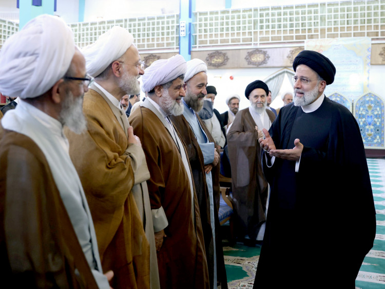 فیلم نشست رمضانی با جمعی از علما و روحانیون