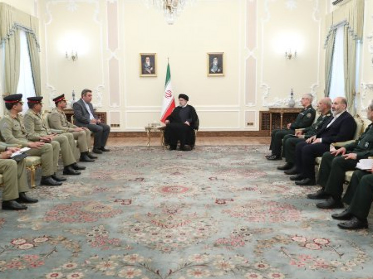 دکتر رئیسی: راهبرد ایران تبدیل مرزهای امنیتی به مرزهای امن و اقتصادی است