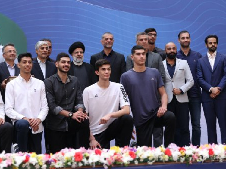 تصاویر مراسم تجلیل از مدال آوران و قهرمانان ورزشی