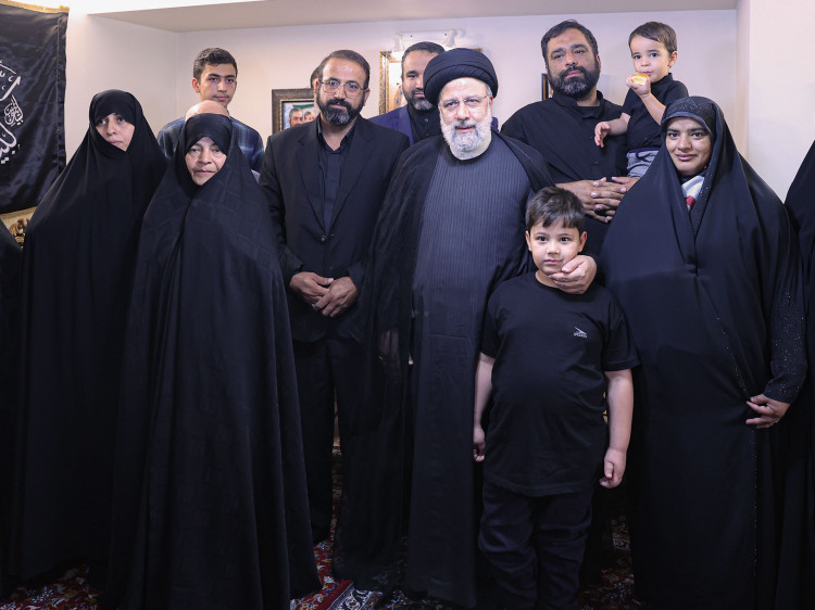 فیلم دیدار رییس‌جمهور با خانواده شهید مدافع امنیت امیراحمدی