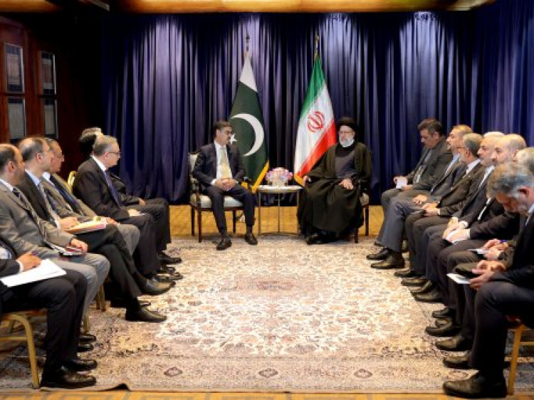 مسئولان ایران و پاکستان روش‌های مبتکرانه را برای تسریع در رفع موانع گسترش روابط فمابین به‌کار گیرند