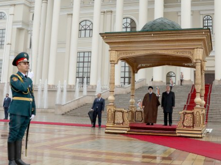 استقبال رسمی امامعلی رحمان از دکتر رئیسی در قصر ملت تاجیکستان