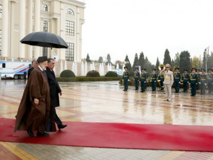 استقبال رسمی امامعلی رحمان از رئیس جمهور در قصر ملت تاجیکستان