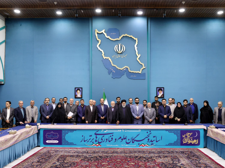 نشست با جمعی ازاساتید و نخبگان علوم و فنآوری های برترساز