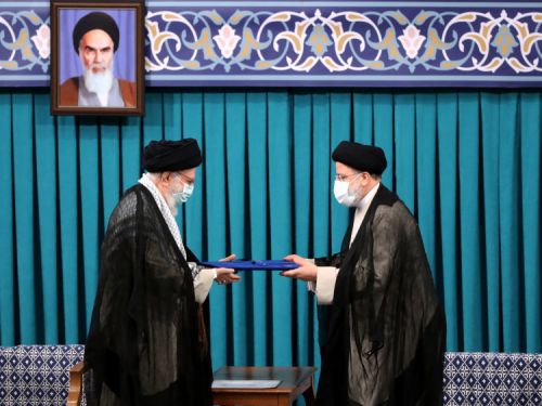 بیانات رهبر انقلاب در مراسم تنفیذ حکم سیزدهمین دوره ریاست جمهوری اسلامی ایران‌