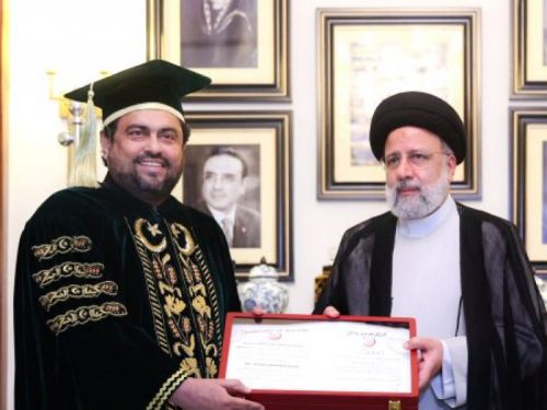 اعطای مدرک دکترای افتخاری دانشگاه کراچی به دکتر رئیسی از سوی رئیس دانشگاه