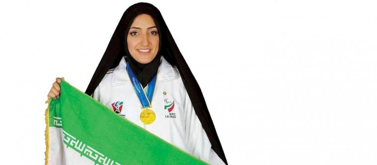 بانوی پرچمدار کاروان ایران در پارالمپیک 2016 مدال طلایش را به رئیسی اهدا کرد