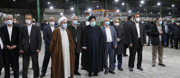 بازدید آیت‌الله رئیسی از شرکت صنایع پوشش ایران