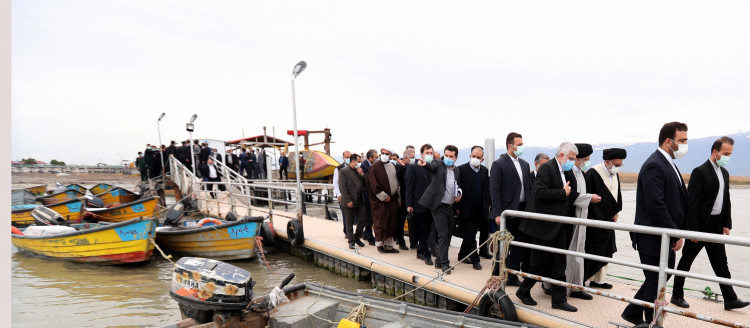 بازدید رئیس جمهور از جزیره آشوراده و کانال خزینی/ دستور آیت الله رئیسی برای لایروبی و جریان آب در خلیج گرگان