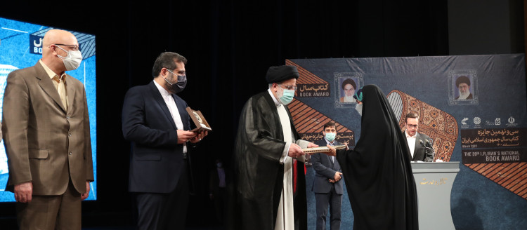 قدردانی از برگزیدگان جایزه کتاب سال جمهوری اسلامی و جایزه جهانی کتاب سال