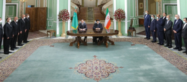آیت‌الله رئیسی: ظرفیت‌ها برای همکاری بین تهران و عشق‌آباد بیش از سطح فعلی روابط است