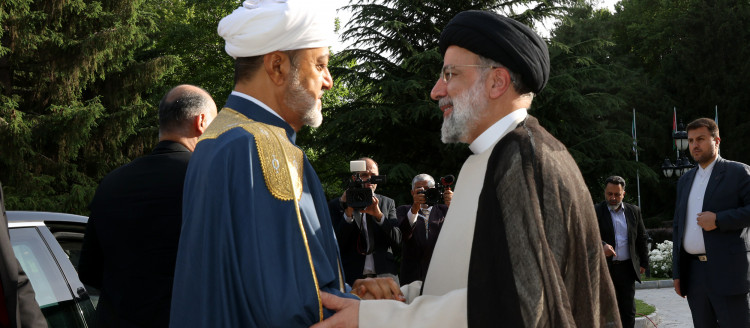 استقبال رسمی آیت‌الله رئیسی از سلطان عمان
