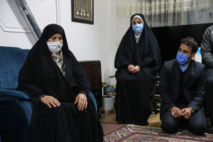 دیدار آیت الله رئیسی با خانواده یک شهید مدافع حرم در گیلان