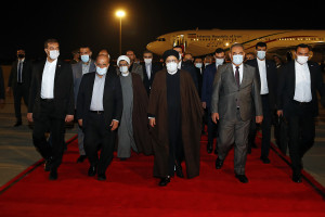 آیت الله رئیسی در بدو ورود به بغداد مورد استقبال مقامات عراقی قرار گرفت