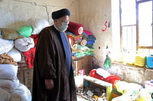 بازدید آیت الله رئیسی از مناطق زلزله زده سی‌سخت و ابراز همدردی با زلزله زدگان