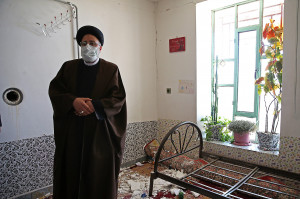بازدید آیت الله رئیسی از مناطق زلزله زده سی‌سخت و ابراز همدردی با زلزله زدگان