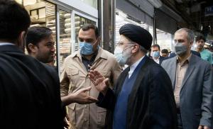 حضور رئیسی در بازار بزرگ تهران و گفتگو با مردم و کسبه