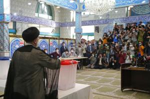حضور رئیسی در مسجد ارشاد شهرری جهت انداختن رای خود به صندوق انتخابات