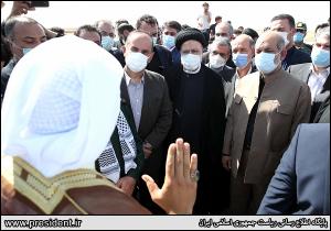 تصاویر بازدید هوایی رئیس جمهور از منطقه دشت آزادگان و هورالعظیم و حضور در میان مردم روستاهای اطراف هویزه