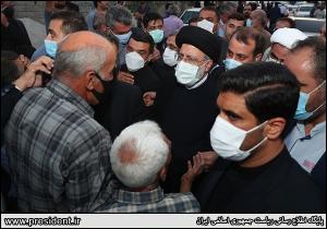 تصاویر حضور سرزده دکتر رئیسی در محله محروم حاشیه شهر ایلام