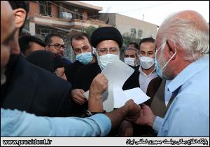 تصاویر حضور سرزده دکتر رئیسی در محله محروم حاشیه شهر ایلام