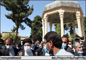 تصاویر حضور آیت الله رئیسی در آرامگاه حافظ شیرازی