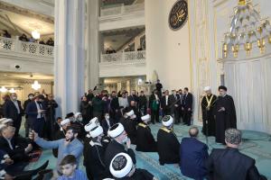 تصاویر حضور آیت‌الله رئیسی در جمع نمازگزاران مسجد جامع مسکو