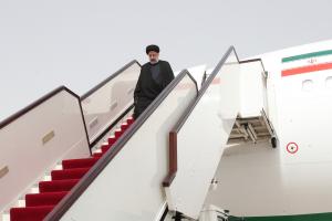 تصاویر ورود رئیس جمهور به دوحه
