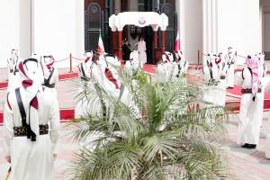 تصاویر استقبال رسمی امیر قطر از رییس جمهور در دیوان امیری