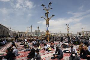 تصاویر حضور رئیس جمهور در نماز جمعه مشهد