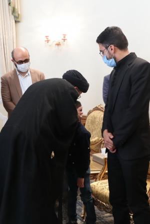 تصاویر دیدار با خانواده روحانیون شهید حرم مطهر رضوی