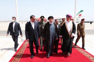 تصاویر ورود دکتر رئیسی به مسقط با استقبال سلطان عمان